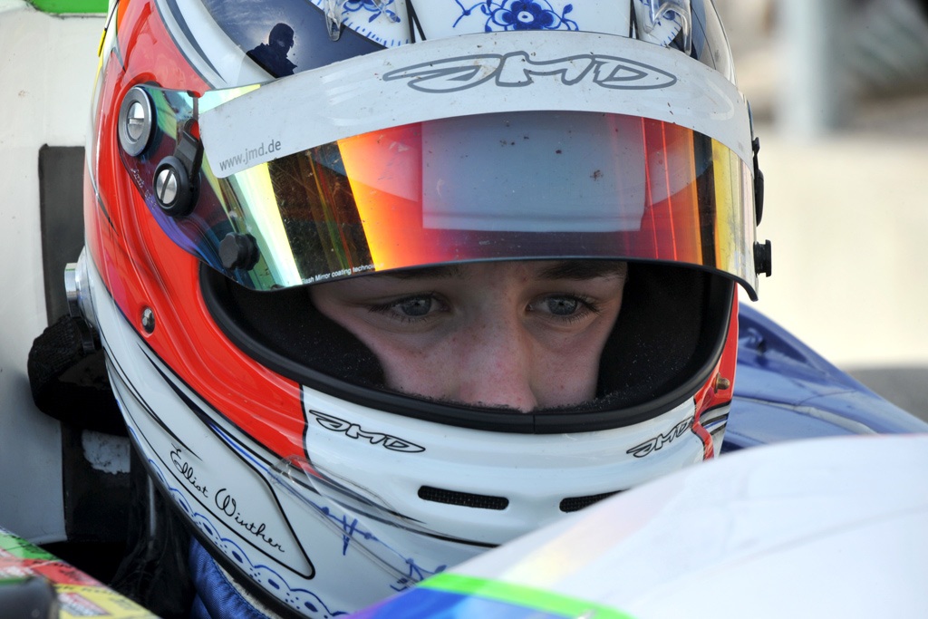 Unge Elliot Winther er god til at fokusere. Det er også nødvendigt, når han skal have sin debut i Auto-G DTC ved OK Padborg Open.